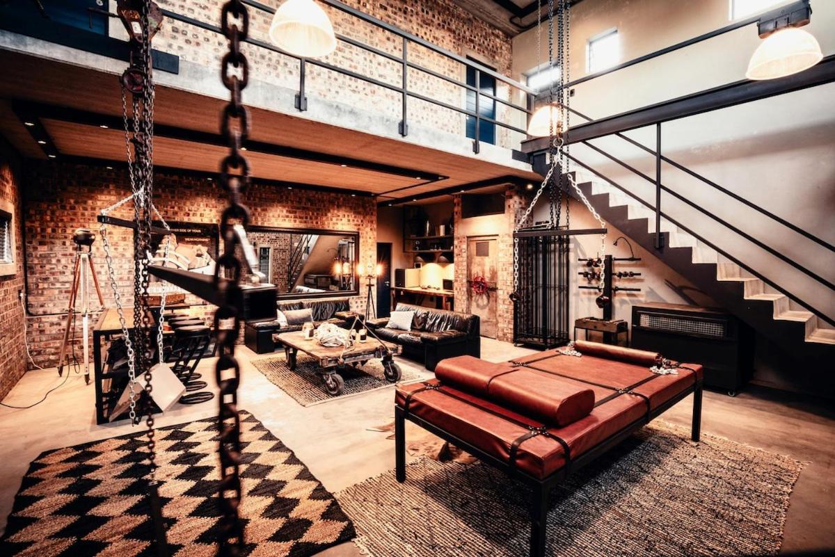 Apartment The Fortress , At Tether And Tease *